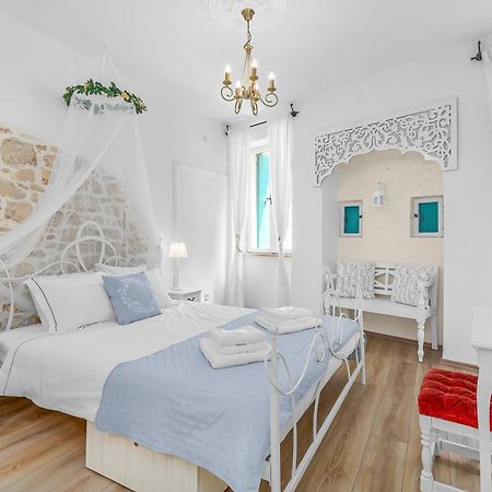 Primavera Deluxe Studio Apartment โรวีน ภายนอก รูปภาพ