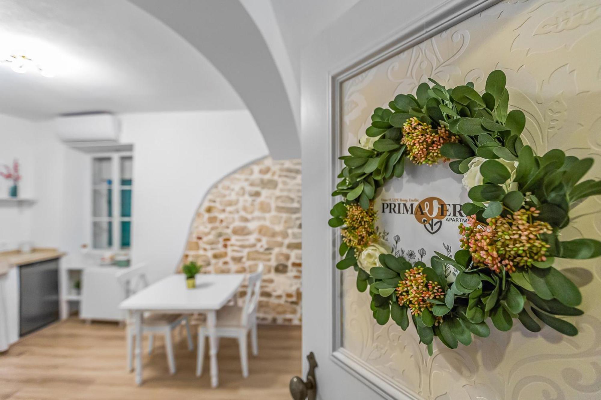 Primavera Deluxe Studio Apartment โรวีน ภายนอก รูปภาพ